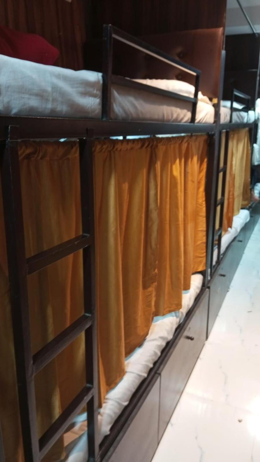 Golden View Dormitory Hotel Mumbai Ngoại thất bức ảnh