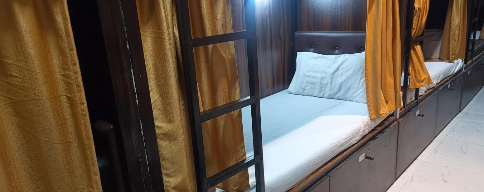 Golden View Dormitory Hotel Mumbai Ngoại thất bức ảnh