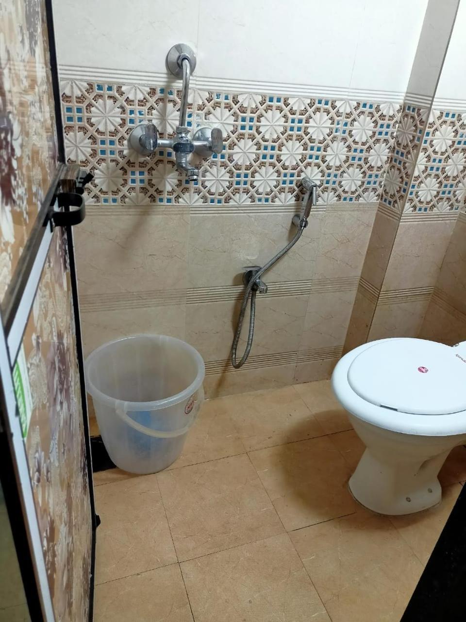 Golden View Dormitory Hotel Mumbai Ngoại thất bức ảnh