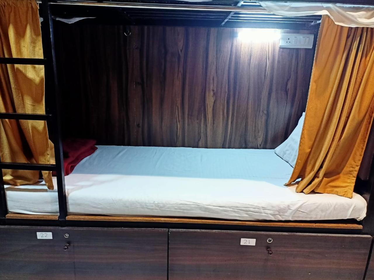 Golden View Dormitory Hotel Mumbai Ngoại thất bức ảnh