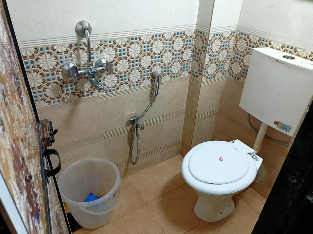 Golden View Dormitory Hotel Mumbai Ngoại thất bức ảnh
