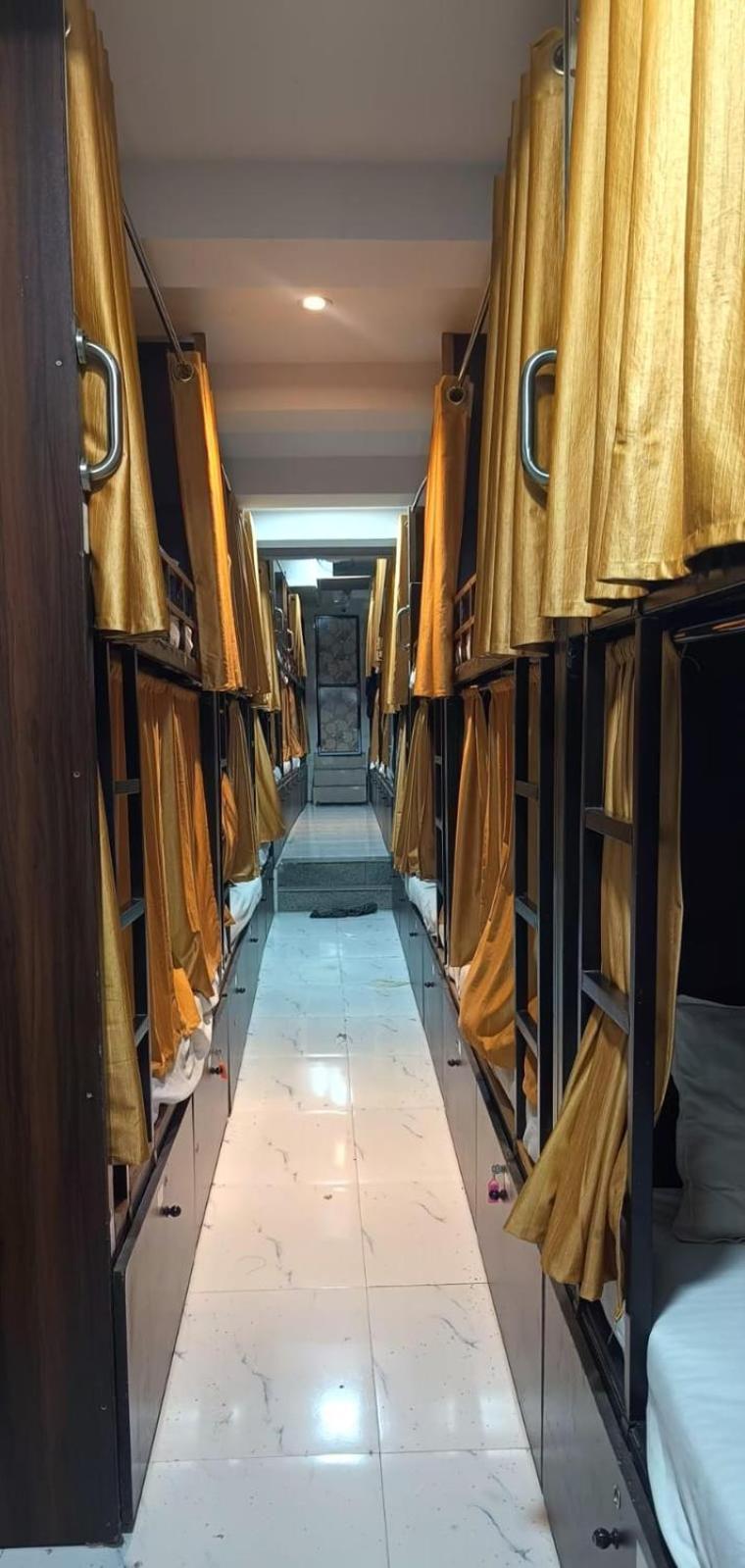 Golden View Dormitory Hotel Mumbai Ngoại thất bức ảnh