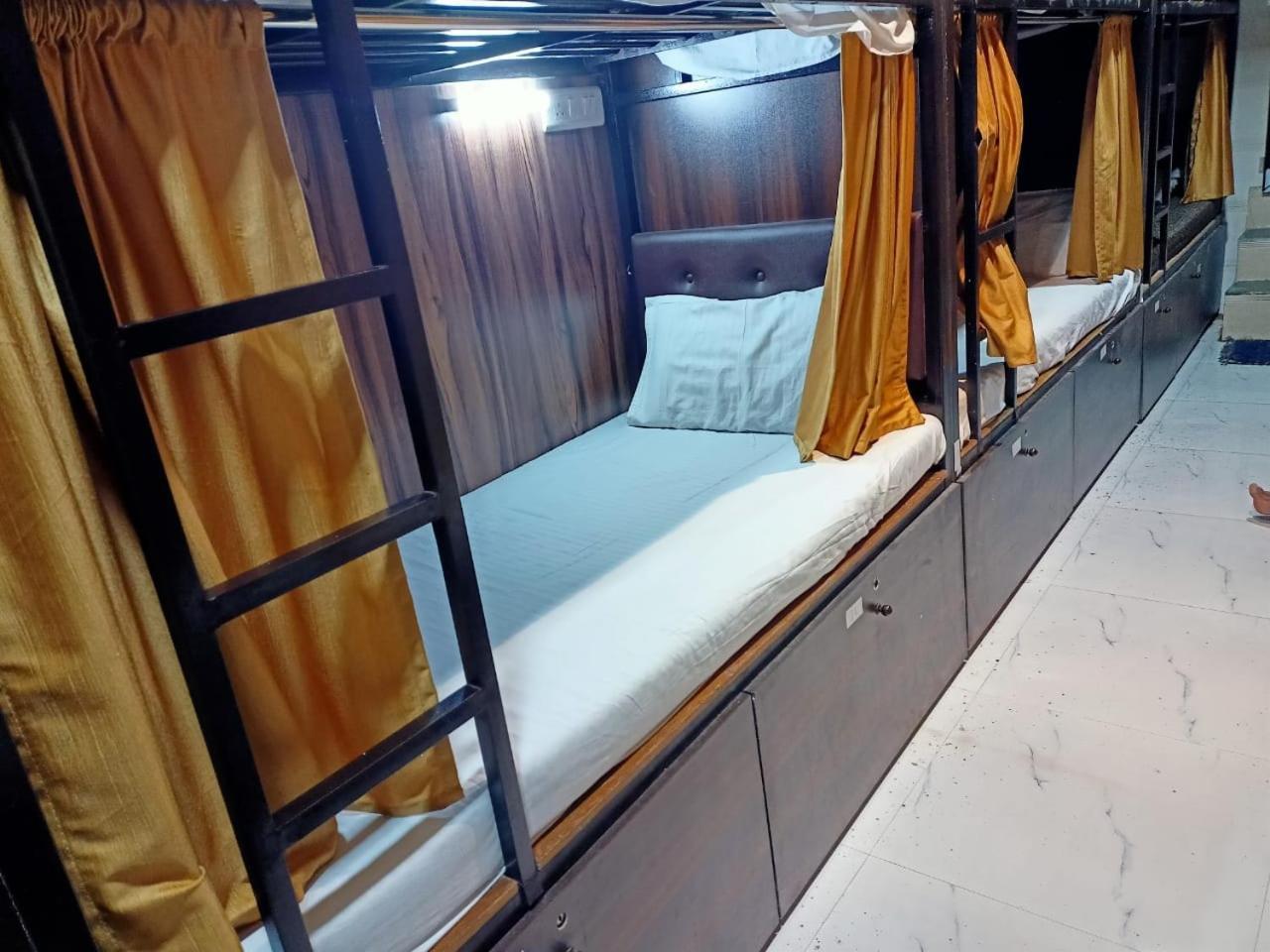Golden View Dormitory Hotel Mumbai Ngoại thất bức ảnh