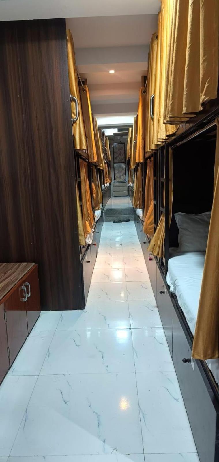 Golden View Dormitory Hotel Mumbai Ngoại thất bức ảnh